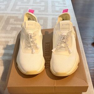 Steve Madden Off-White Lace-Up Sneakers